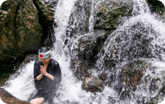 白滝さんで心身を清める滝行体験のイメージ画像