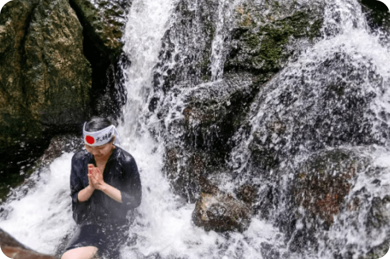 滝行のイメージ画像