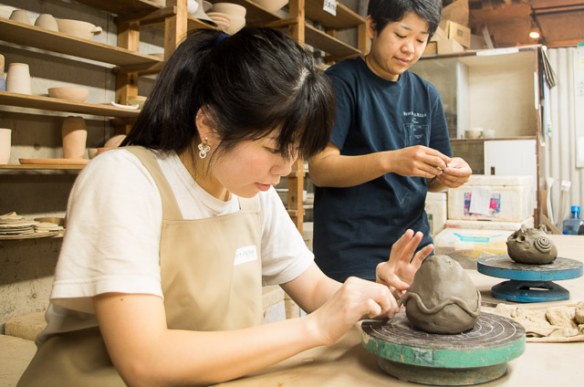 手びねり陶芸体験の写真