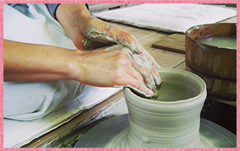 500年の伝統工芸を自分の手で。陶芸体験